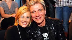 😍 Döbbenetesen gyönyörű! Várkonyi Andrea és Bochkor Gábor 16 éves lánya – te kire hasonlít leginkább? 👀 👇 Mutatjuk a fotót!