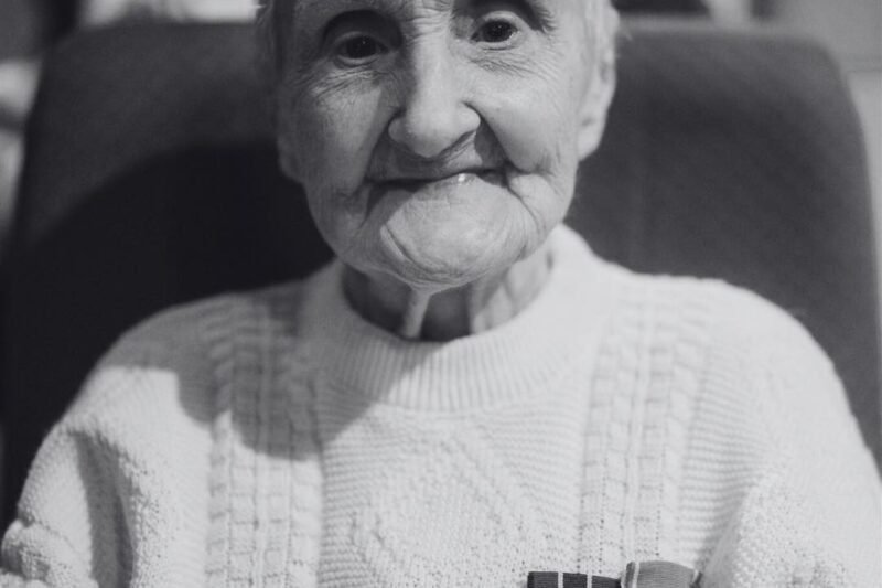 💔 Mély szomorúsággal fogadtuk a hírt, hogy január 3-án, 22.00 órakor örök őrségre távozott Anna Kurek, fedőnevén Anka – egészségügyi katona és ápolónő az óvárosi tábori kórházban. 🕊️✨