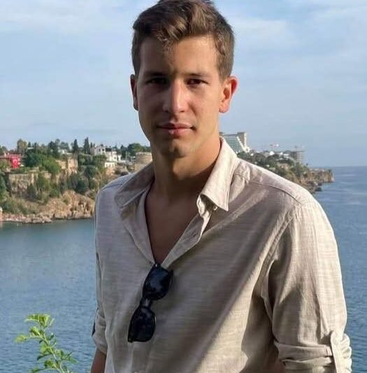 🎶😲 László Attila csodálatos feldolgozást készített a Republic legérzelmesebb slágeréből! 💖✨ A fantasztikus klipet nézd meg a hozzászólásoknál 👇💫