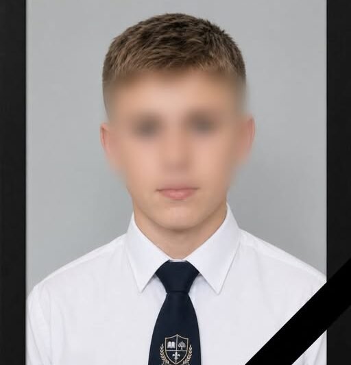 Megrendítő tragédia: elhunyt a Kölcsey iskola nyolcadikos tanulója, Kun Áron